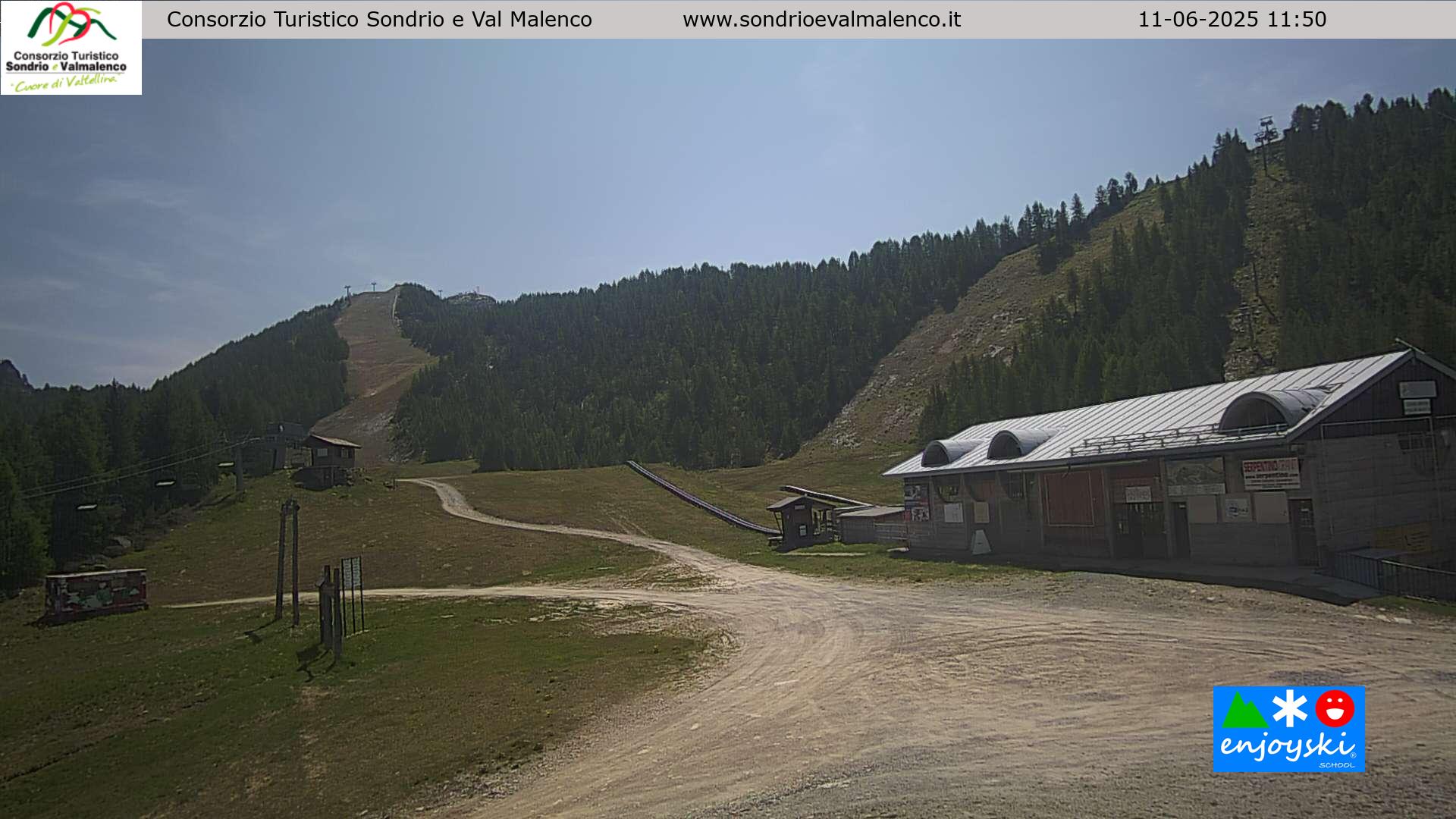 immagine della webcam nei dintorni di Montagna in Valtellina: webcam Chiesa in Valmalenco