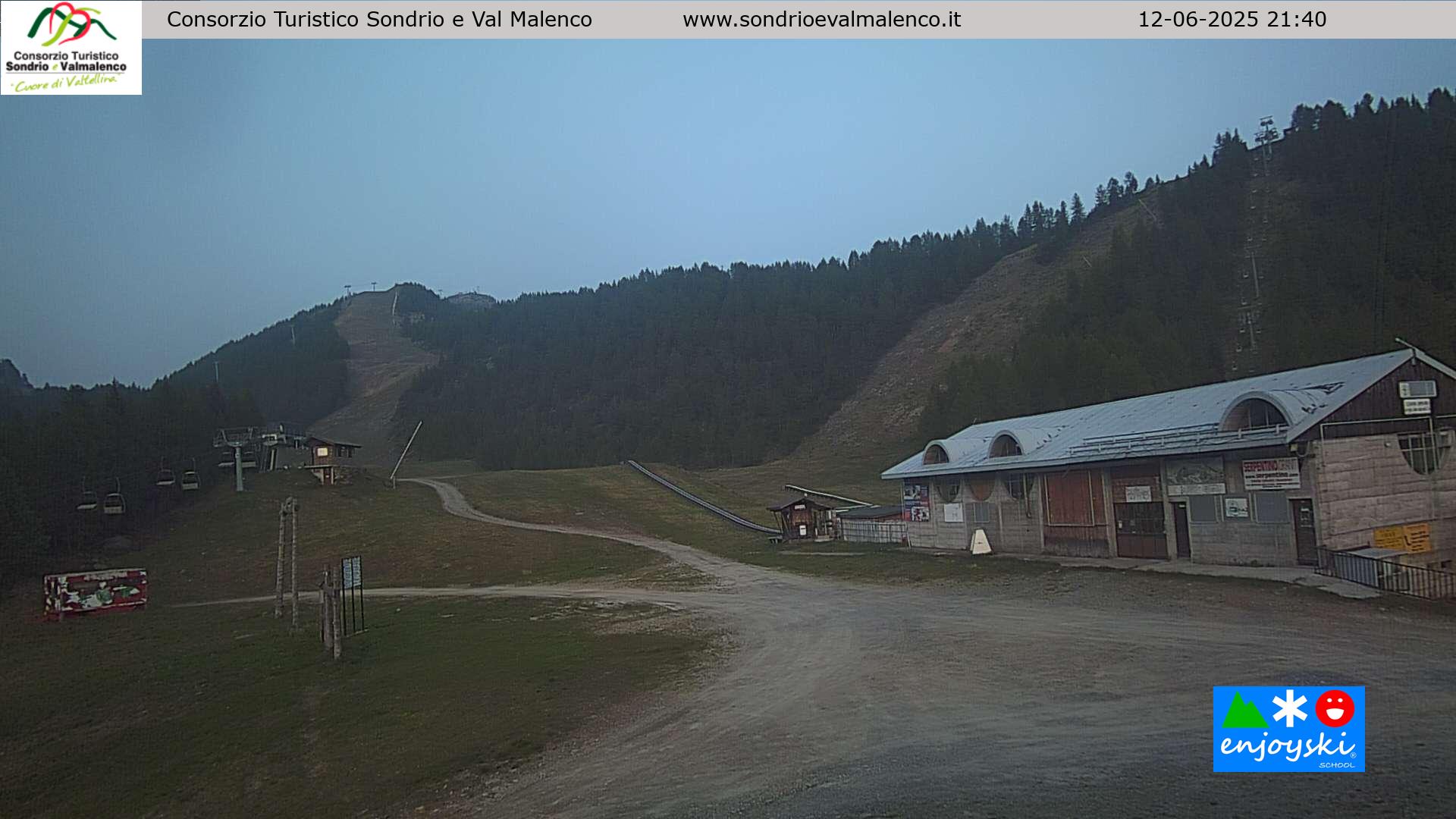 immagine della webcam nei dintorni di Lanzada: webcam Chiesa in Valmalenco