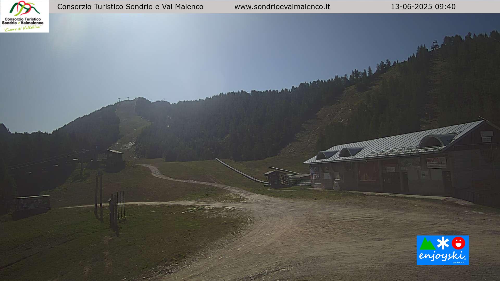 immagine della webcam nei dintorni di Lanzada: webcam Chiesa in Valmalenco