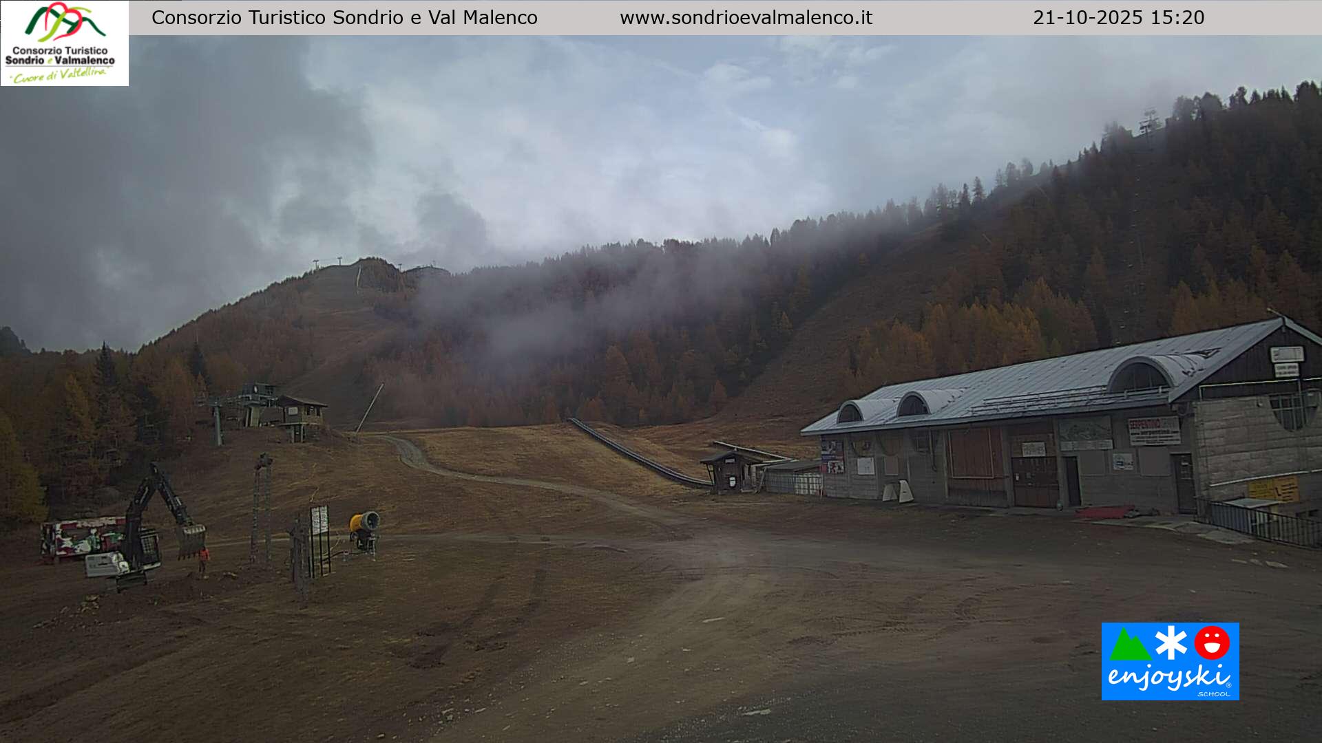 immagine della webcam nei dintorni di Carosello 3000: webcam Chiesa in Valmalenco