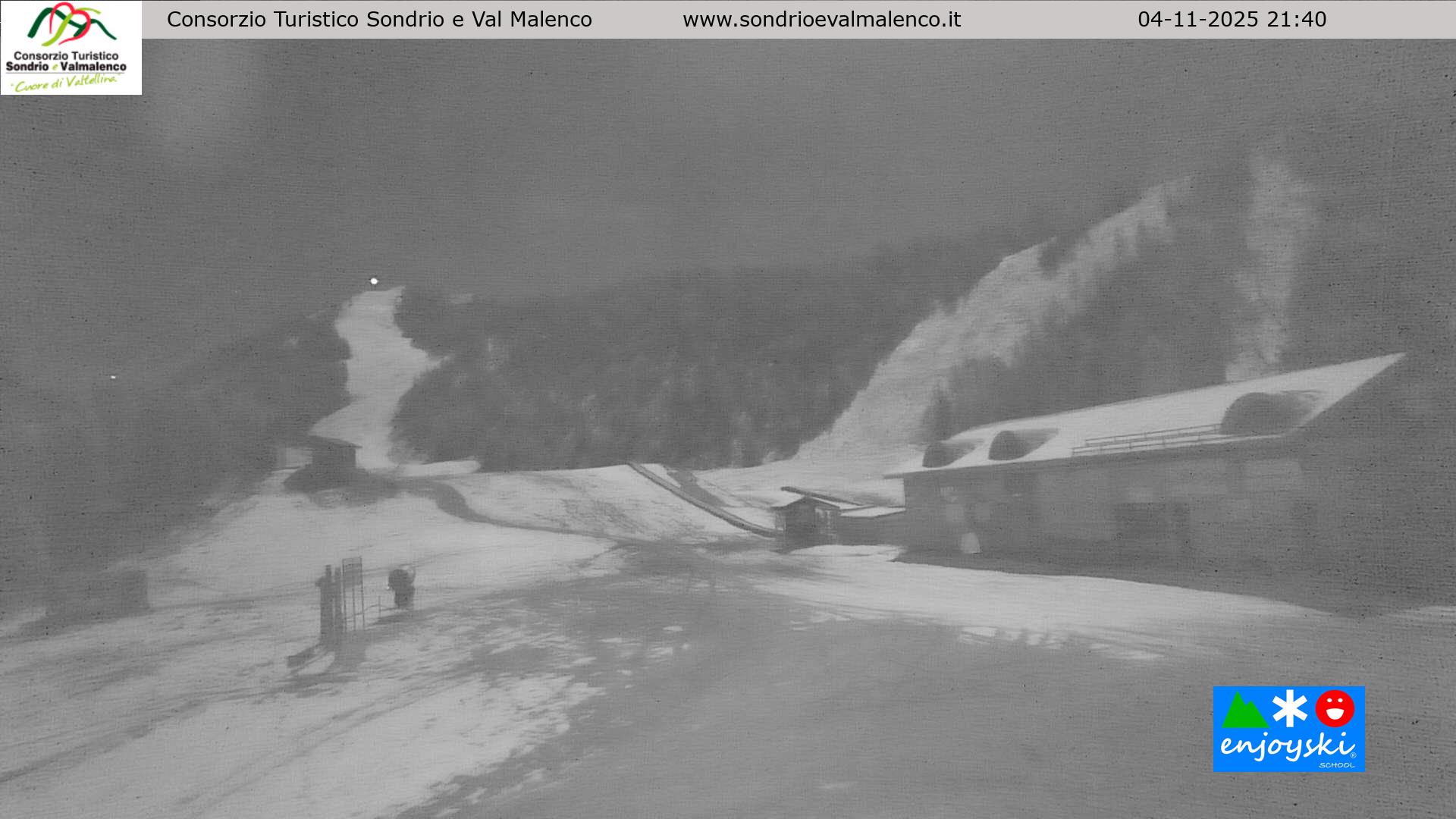immagine della webcam nei dintorni di Piateda: webcam Chiesa in Valmalenco