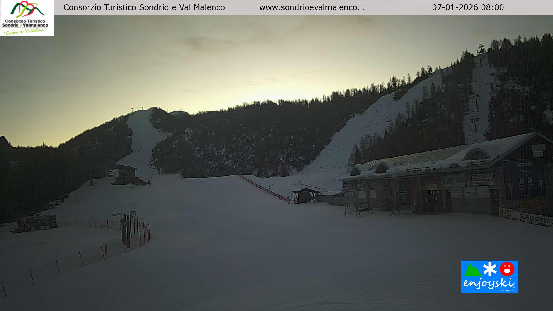 immagine della webcam nei dintorni di Montagna in Valtellina: webcam Chiesa in Valmalenco