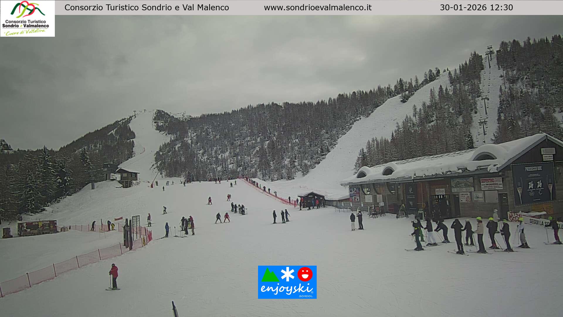 immagine della webcam nei dintorni di Val di Mello: webcam Chiesa in Valmalenco