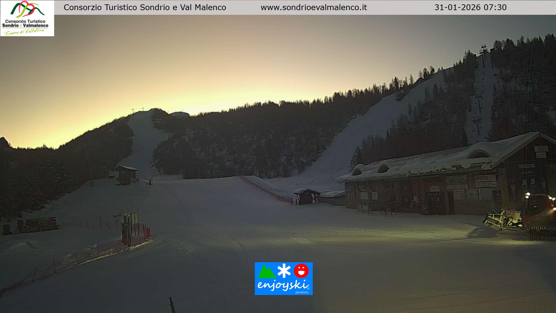 immagine della webcam nei dintorni di Forcola: webcam Chiesa in Valmalenco