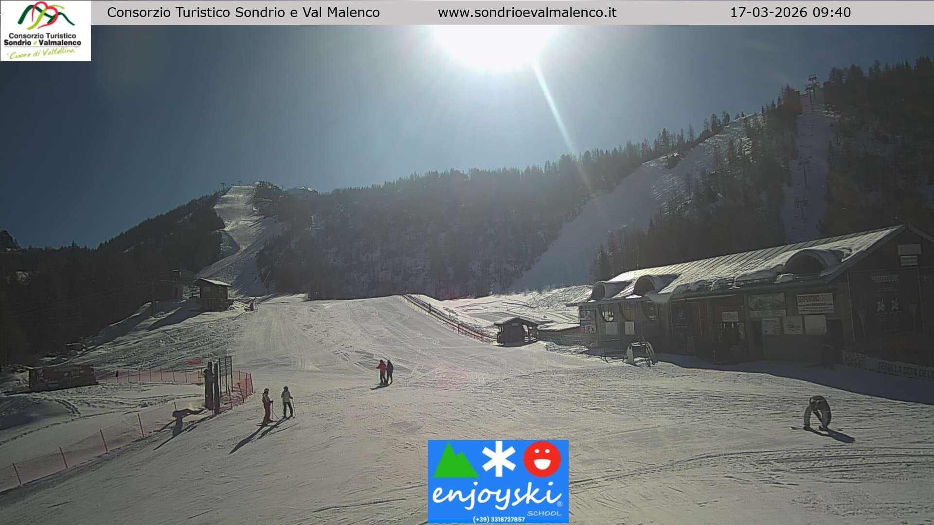 immagine della webcam nei dintorni di Carosello 3000: webcam Chiesa in Valmalenco