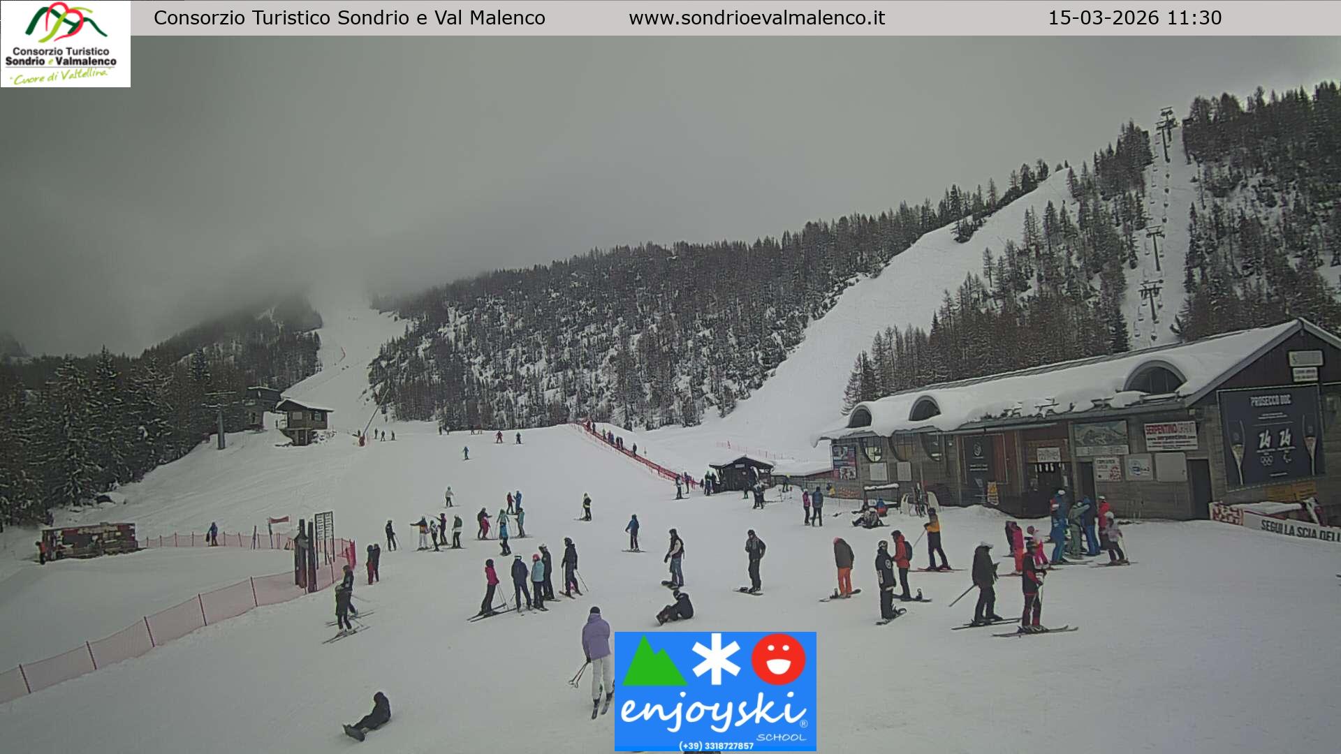 immagine della webcam nei dintorni di Forcola: webcam Chiesa in Valmalenco