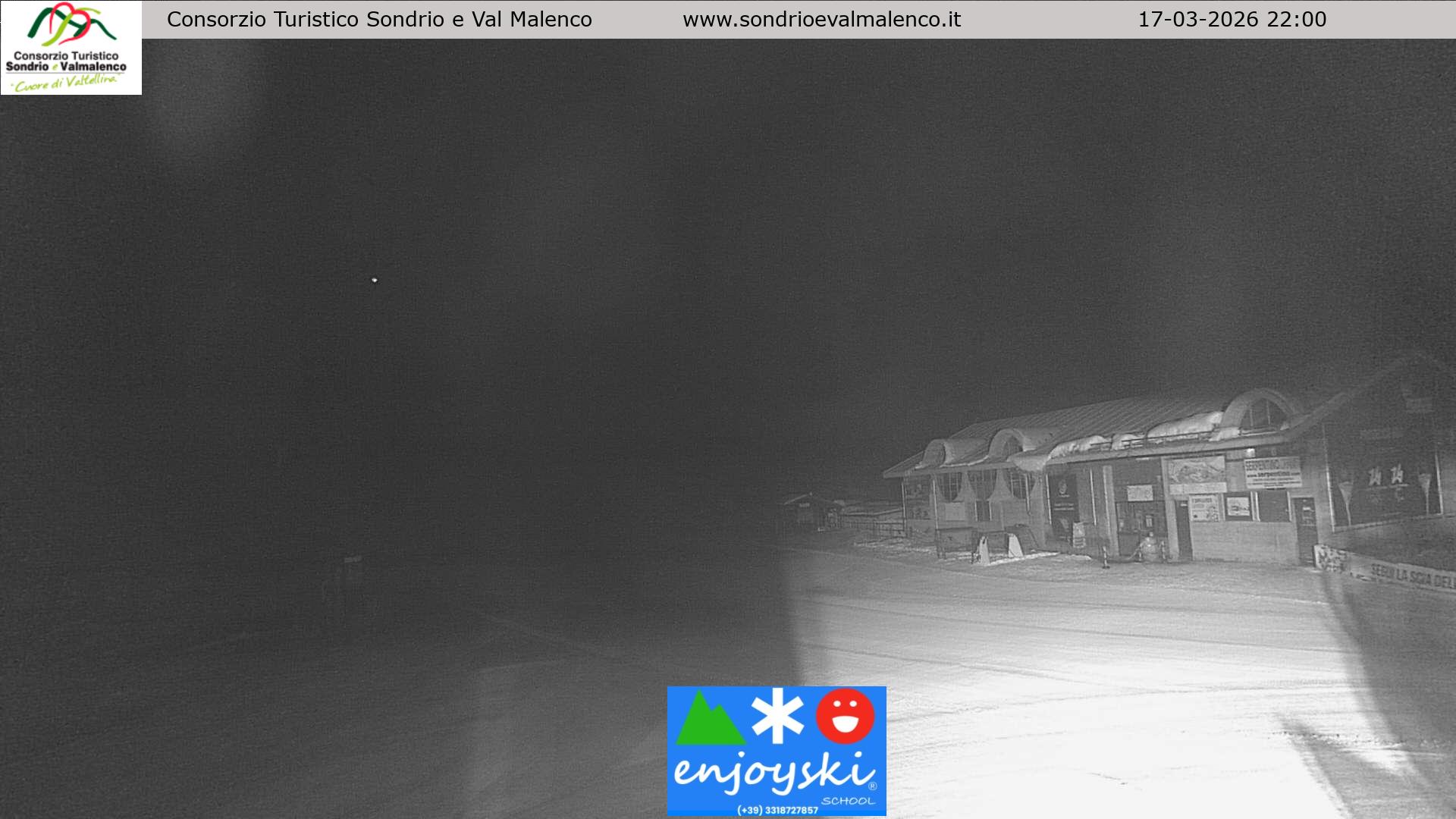 immagine della webcam nei dintorni di Val di Mello: webcam Chiesa in Valmalenco