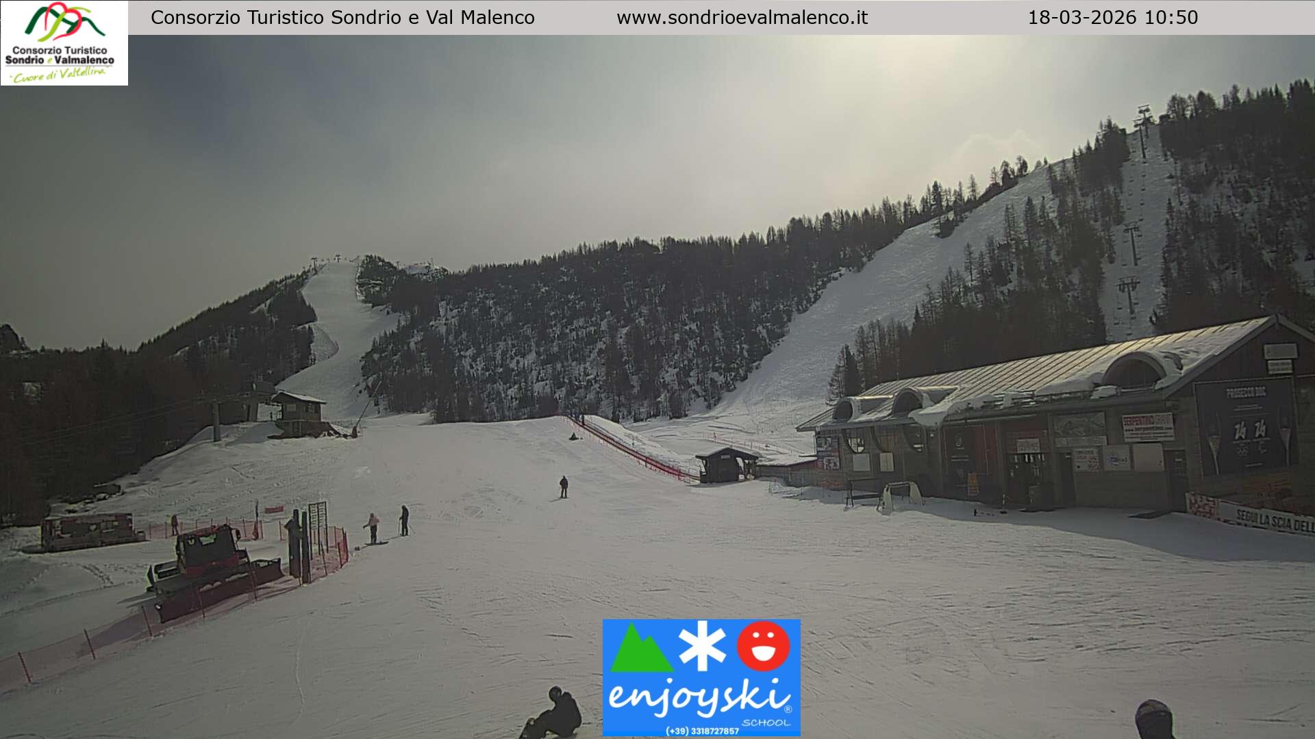 immagine della webcam nei dintorni di Val di Mello: webcam Chiesa in Valmalenco