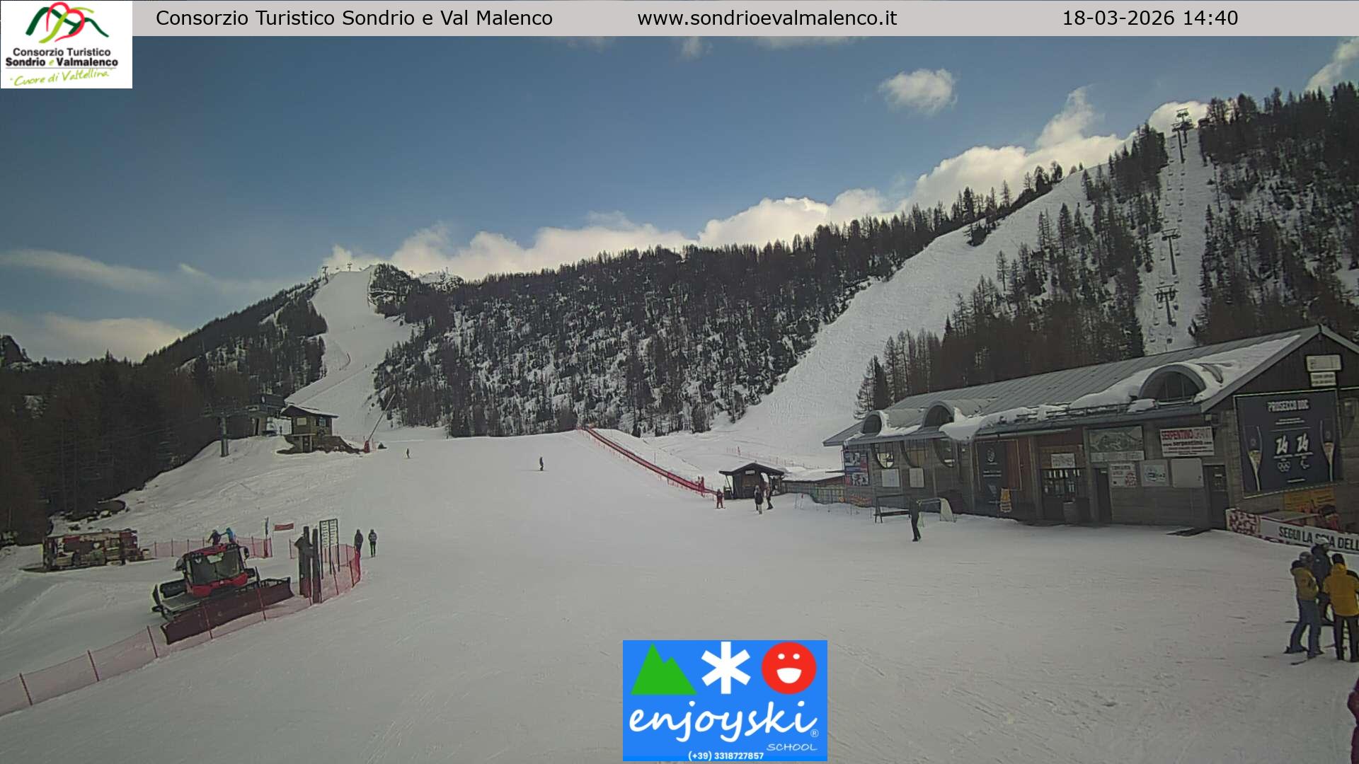 immagine della webcam nei dintorni di Carosello 3000: webcam Chiesa in Valmalenco