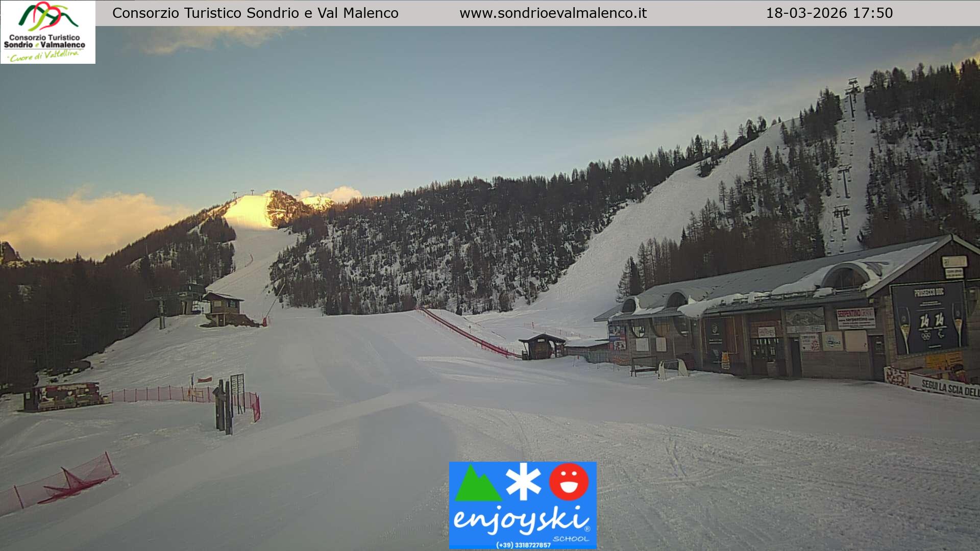 immagine della webcam nei dintorni di Carosello 3000: webcam Chiesa in Valmalenco