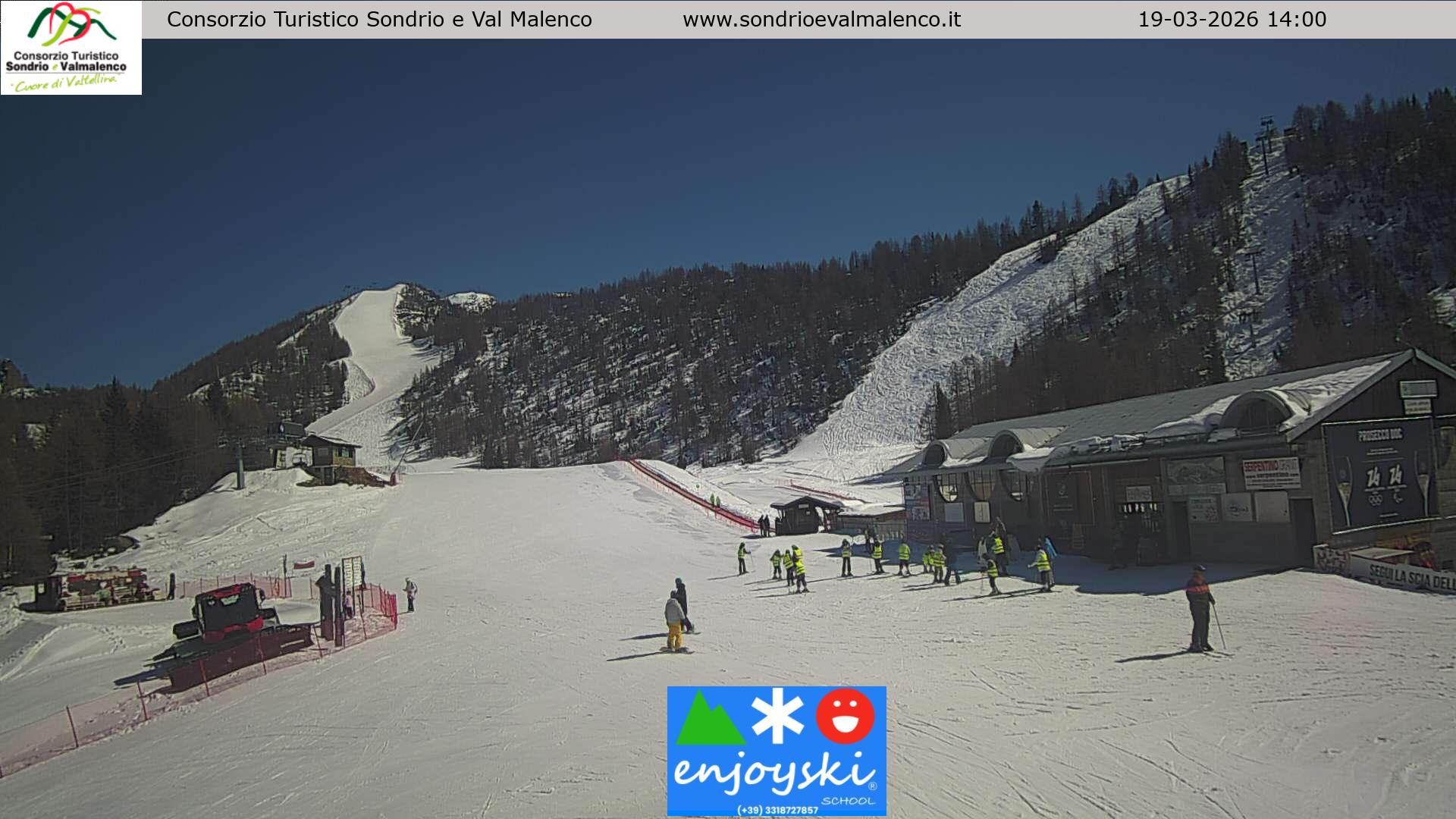 immagine della webcam nei dintorni di Carosello 3000: webcam Chiesa in Valmalenco