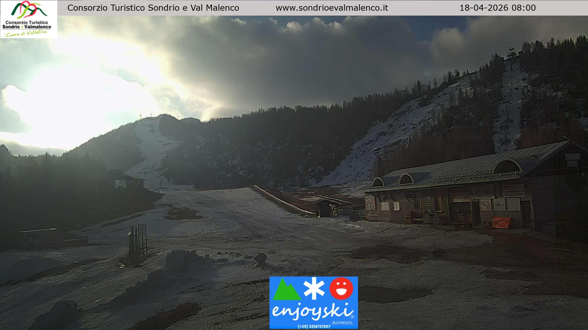 immagine della webcam nei dintorni di Piateda: webcam Chiesa in Valmalenco