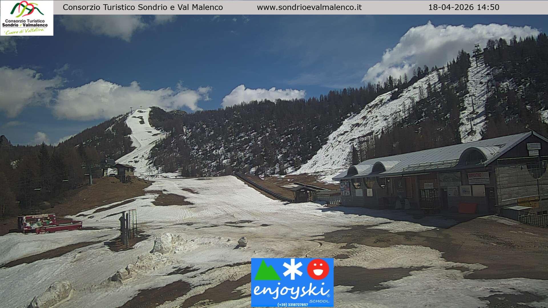 immagine della webcam nei dintorni di Piateda: webcam Chiesa in Valmalenco