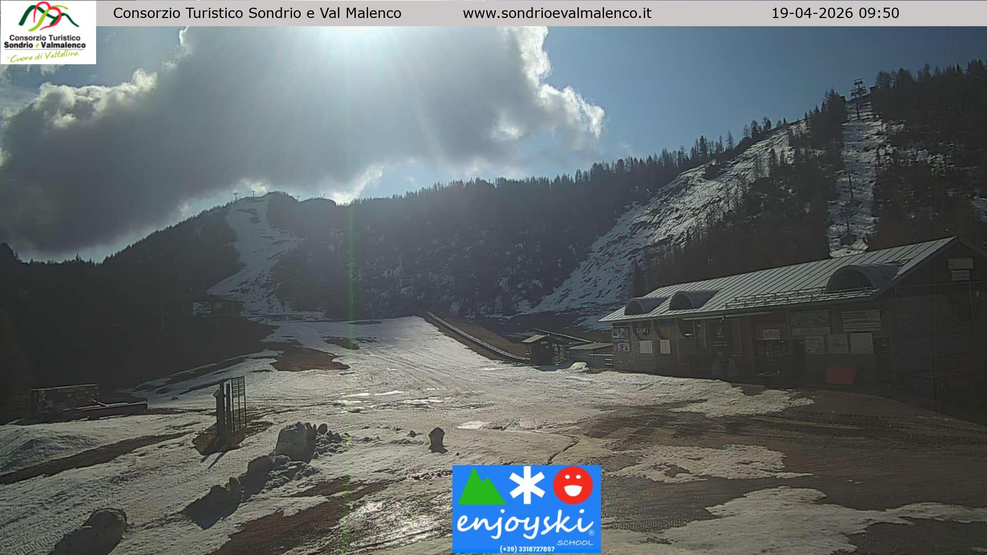 immagine della webcam nei dintorni di Piateda: webcam Chiesa in Valmalenco