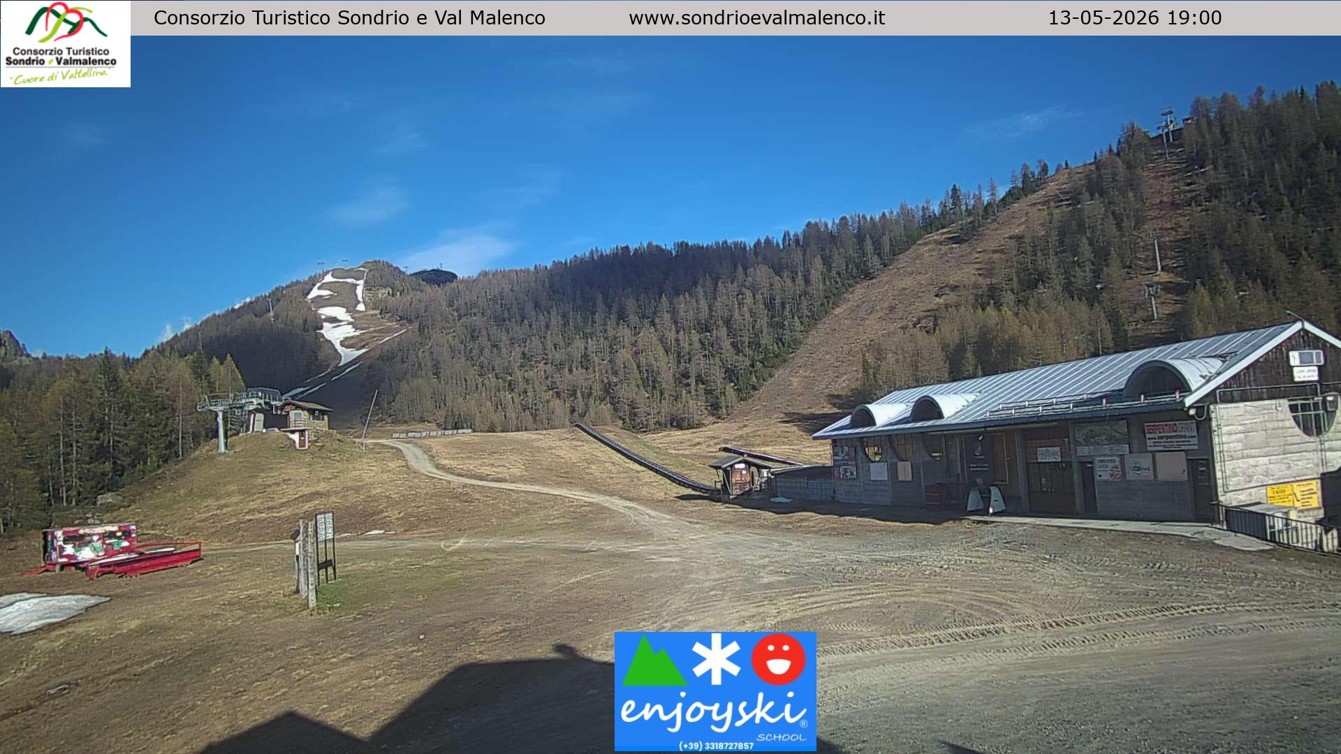 immagine della webcam nei dintorni di Carosello 3000: webcam Chiesa in Valmalenco