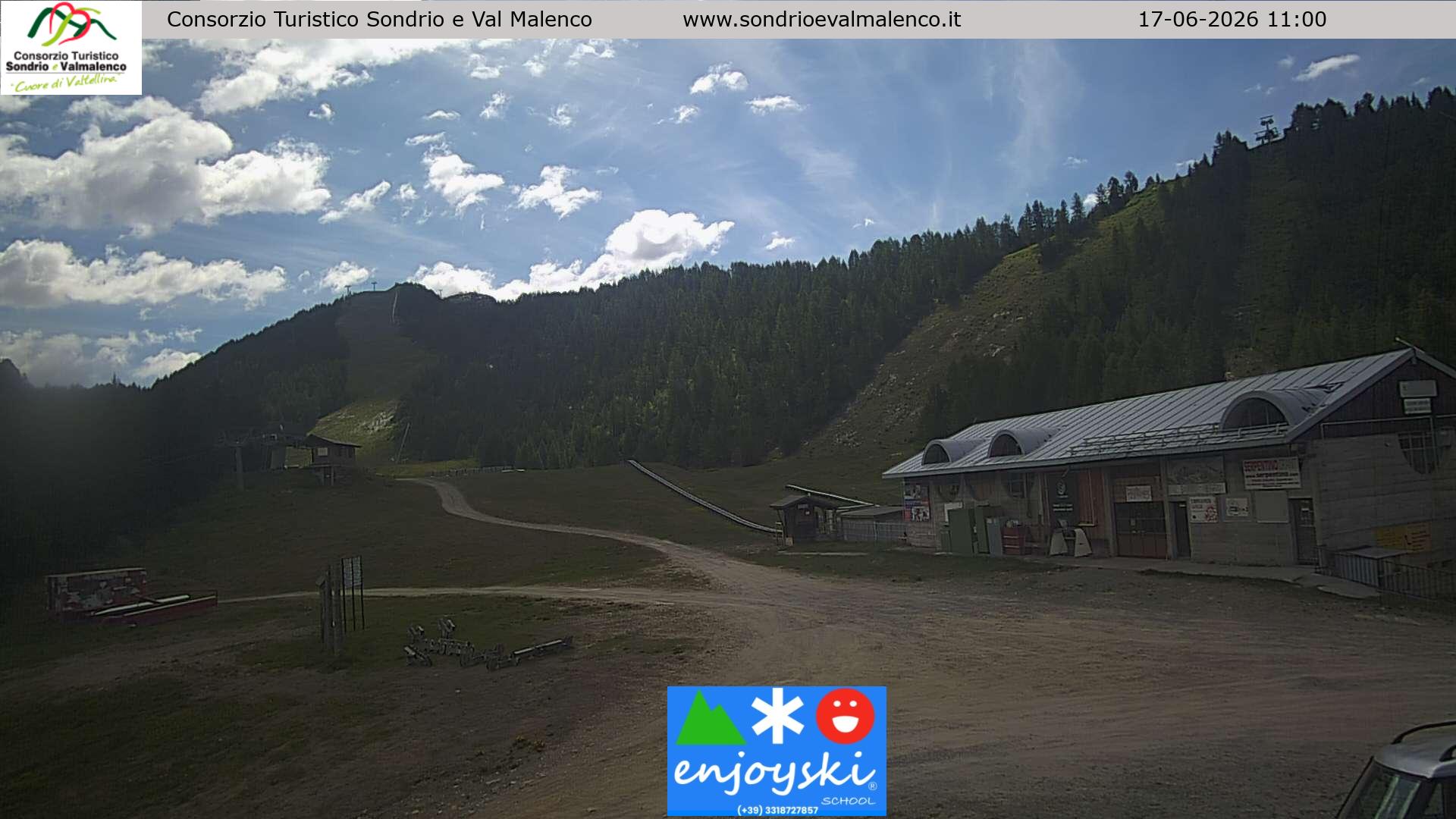 immagine della webcam nei dintorni di Valmasino: webcam Chiesa in Valmalenco