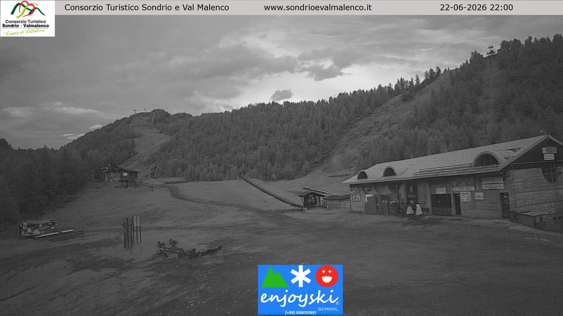 immagine della webcam nei dintorni di Montagna in Valtellina: webcam Chiesa in Valmalenco
