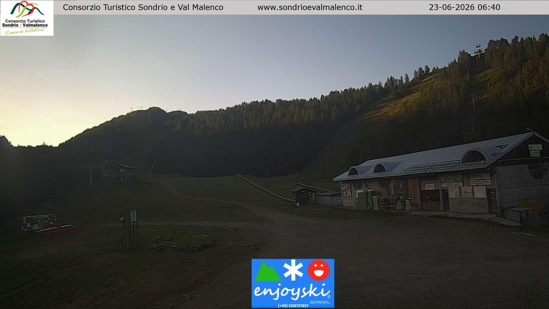immagine della webcam nei dintorni di Montagna in Valtellina: webcam Chiesa in Valmalenco
