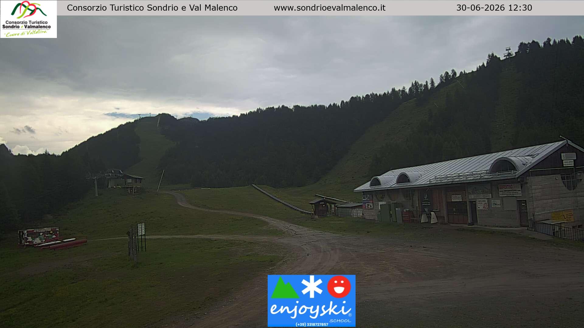 immagine della webcam nei dintorni di Forcola: webcam Chiesa in Valmalenco