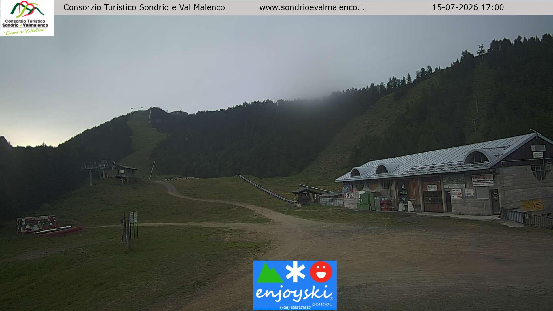 immagine della webcam nei dintorni di Val Masino: webcam Chiesa in Valmalenco